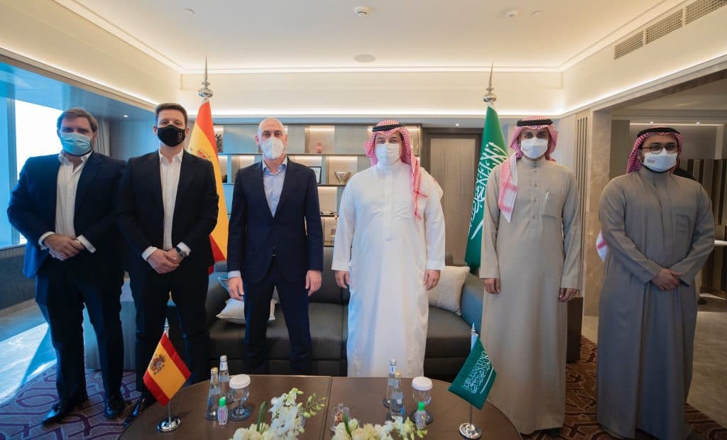 المسحل يلتقي رئيس الاتحاد الإسباني على هامش إقامة كأس السوبر