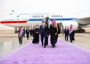 رئيس جمهورية كوريا يصل الرياض.. وسمو ولي العهد في مقدمة مستقبليه