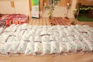 بالشراكة المجتمعية مبادرة فينا خير توزع 1000 حقيبة شتوية على الأسر المحتاجة 