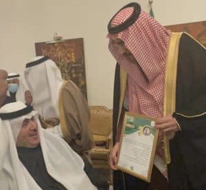 الأمير عبدالإله بن عبدالرحمن يسلم جائزة التطوع بفروعها الستة للفائزين   