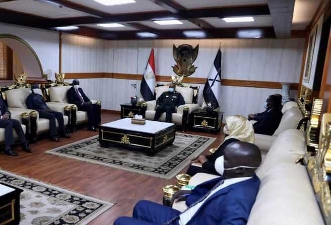 رئيس مجلس السيادة السوداني يلتقي برئيس مفوضية الاتحاد الأفريقي