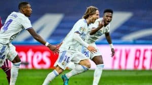 ريال مدريد يهزم سوسيداد ويبتعد في الصدارة