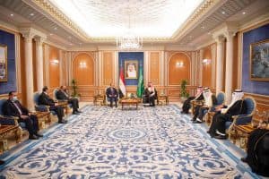 سمو ولي العهد والرئيس المصري يبحثان العلاقات الثنائية وتطورات الأوضاع الإقليمية والدولية