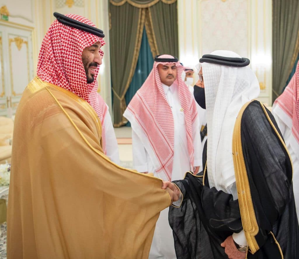 سمو ولي العهد يستقبل أصحاب الفضيلة العلماء والمعالي وجمعاً من المواطنين