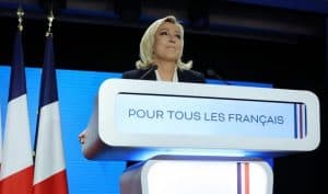 لوبان تقر بالهزيمة وسعيدة بحصولها على 42 % من الأصوات