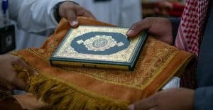 إهداء أكثر من 30 ألف نسخة من المصحف الشريف على قاصدي المسجد الحرام
