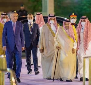 خادم الحرمين يستقبل الرئيس التركي.. ويُقيم مأدبة عشاء رسمية تكريمًا لفخامته