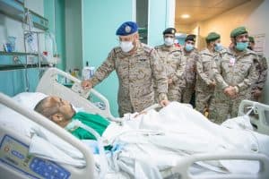 رئيس هيئة الأركان العامة ينقل تحيات القيادة لمصابي القوات المسلحة بمناسبة عيد الفطر المبارك