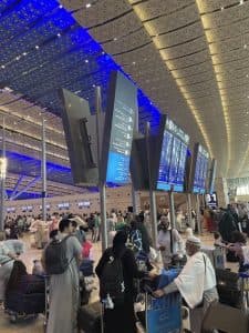 وزير النقل يوجه بتشكيل لجنة تحقيق عاجلة للوقوف على أسباب عدم انتظام بعض الرحلات في مطار الملك عبدالعزيز الدولي
