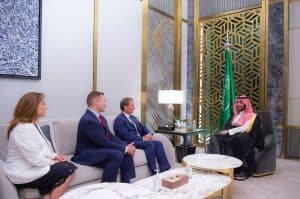 سمو ولي العهد يستقبل وفداً من أعضاء الكونجرس الأمريكي