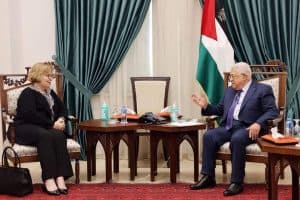 وفد أميركي يلتقي بالرئيس الفلسطيني في رام الله