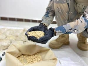 احباط تهريب مواد مخدرة وتقبض على مهربيها