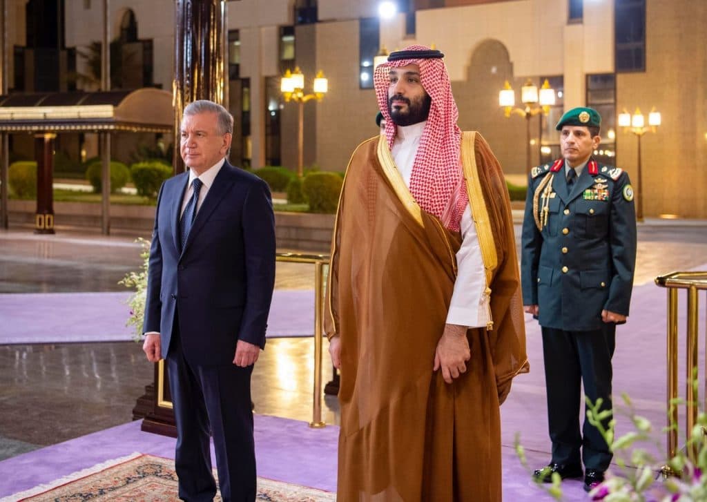 سمو ولي العهد يستقبل رئيس جمهورية أوزبكستان ويعقدان جلسة مباحثات رسمية ويشهدان تبادل عدد من الاتفاقيات ومذكرات التفاهم