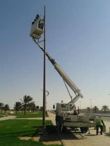 صيانة واستبدال 4490 عمود إنارة بالطائف