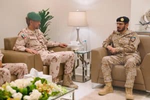 قائد القوات المشتركة نائب رئيس هيئة الأركان العامة يستقبل قائد العمليات المشتركة بدولة الإمارات العربية المتحدة