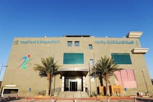 الغذاء والدواء”: إغلاق منشأة مخالفة تُصنِّعُ الثلجَ بالرياض
