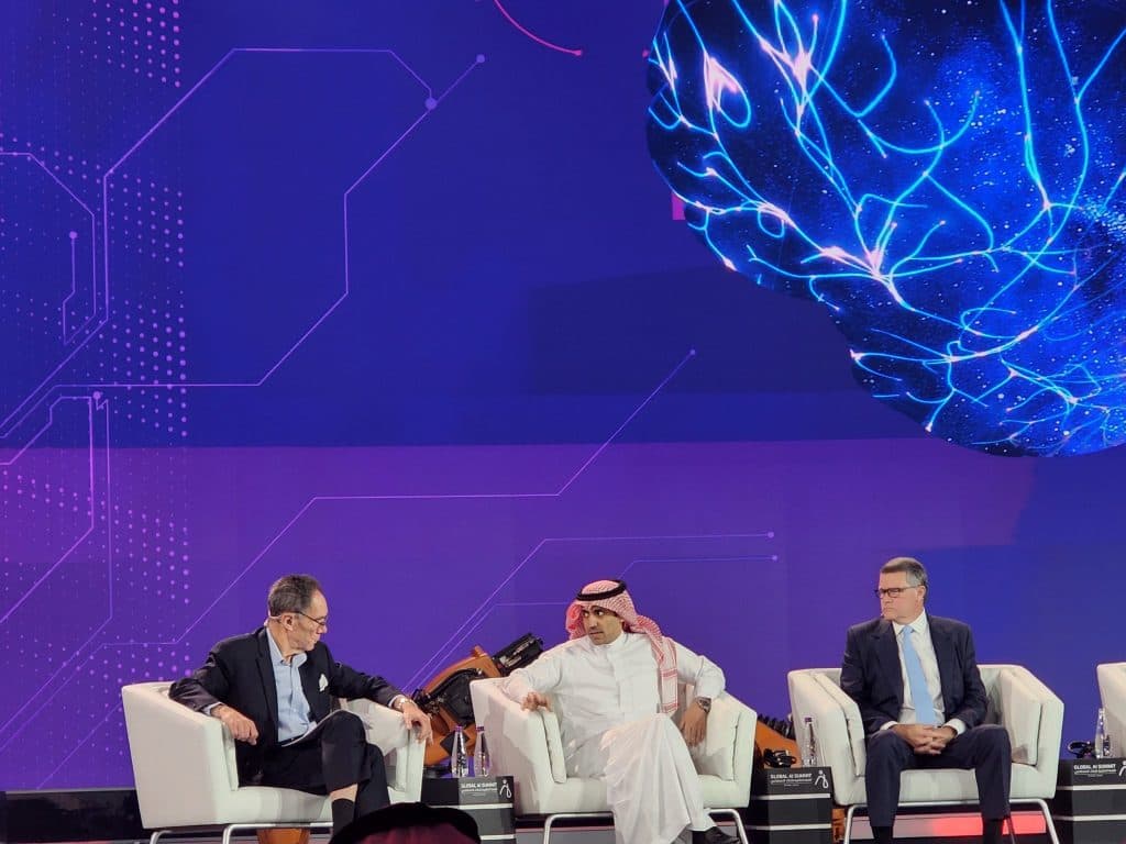جلسة عن القطاع العام والحوكمة العالمية في القمة العالمية للذكاء الاصطناعي