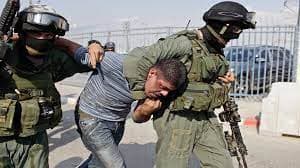 اعتقال 12 فلسطينيًّا بالضفة الغربية.. واقتحام الأقصى