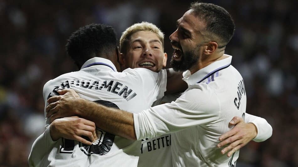 ريال مدريد يهزم أتلتيكو ويستعيد الصدارة من برشلونة