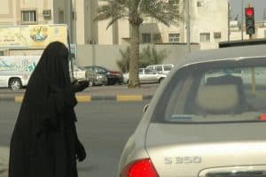 الجهات الأمنية تواصل ضبط المتسولين بمناطق المملكة كافة