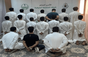 القبض على (17) شخصًا لمضايقتهم المارة والتعدي على مركبات رسمية