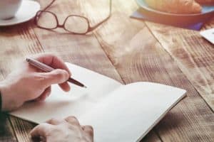 هل يمكن أن تساعد “الكتابة” في التئام الجروح وعلاج الربو..؟!