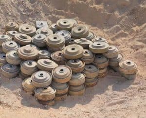 “مسام” ينتزع خلال أسبوع 739 لغمًا في عدة محافظات يمنية