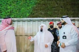 تدشين مشروع الغطاء النباتي بساحات المسجد الحرام