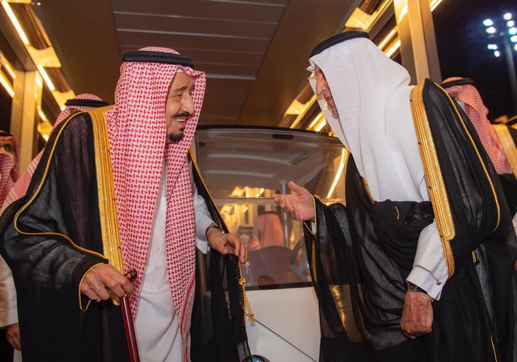 خادم الحرمين الشريفين يغادر جدة متوجهاً إلى الرياض