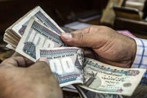 في أقل من 24 ساعة.. الجنيه المصري يفقد 12% من قيمته أمام الدولار الأمريكي