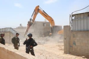 الاحتلال يهدم منشأة بالقدس ويتوغل في غزة.. واقتحام الأقصى