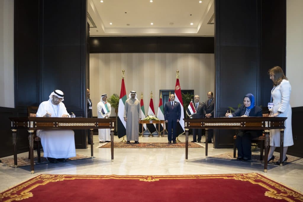 رئيس الدولة والرئيس المصري يشهدان توقيع اتفاقية لإنشاء أحد أكبر مشاريع طاقة رياح في مصر بقدرة 10 جيجاواط