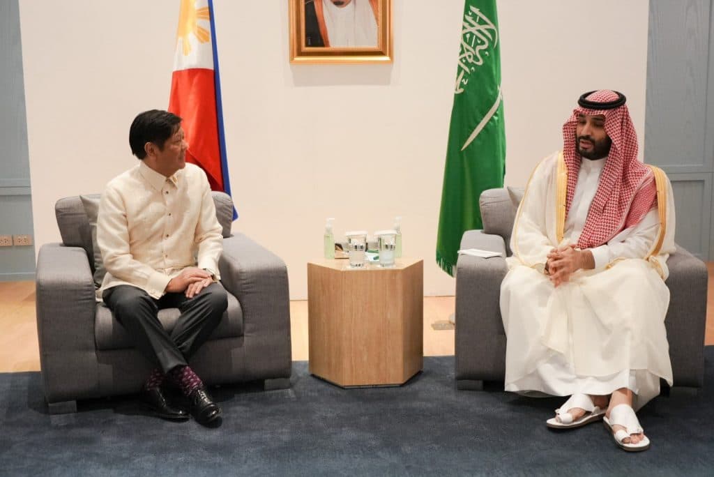 سمو ولي العهد يلتقي الرئيس الفلبيني على هامش قمة منتدى التعاون الاقتصادي لآسيا والمحيط الهادئ