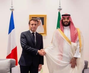 سمو ولي العهد يلتقي الرئيس الفرنسي على هامش قمة منتدى التعاون الاقتصادي لآسيا والمحيط الهادئ