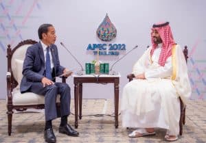 سمو ولي العهد يلتقي الرئيس الإندونيسي على هامش قمة منتدى التعاون الاقتصادي لآسيا والمحيط الهادئ