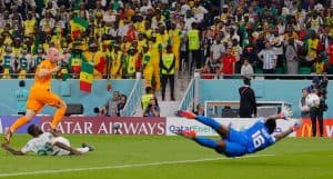 هولندا تنتزع فوزاً صعباً من السنغال 2-صفر