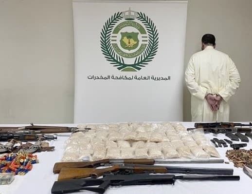 “مكافحة المخدرات” تقبض على شخص بحوزته (138,000) قرص من مادة الإمفيتامين المخدر