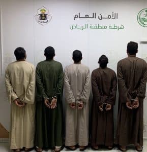 سارقو بضائع الشاحنات على الطرق السريعة في قبضة شرطة الرياض