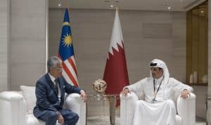 أمير قطر يلتقي ملك ماليزيا