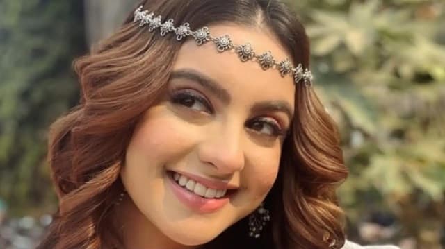 انتحار ممثلة هندية أثناء عملها في موقع التصوير