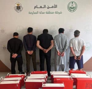 القبض على 5 مقيمين لسرقتهم بطاريات شحن لأبراج إحدى شركات الاتصالات