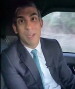 رئيس وزراء بريطانيا يرتكب مخالفة مرورية.. والشرطة تُغرِّمه