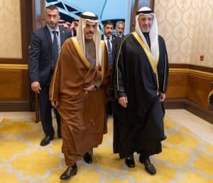 وزير الخارجية يصل إلى دولة الكويت