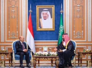 سمو ولي العهد يجتمع مع رئيس مجلس القيادة الرئاسي اليمني