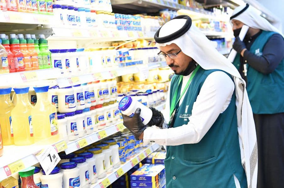 “التجارة” تُطمئن المستهلكين: السلع الغذائية متوافرة.. وتكثيف الرقابة على الأسعار