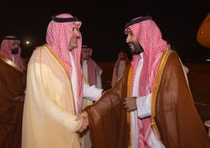 سمو ولي العهد يصل المدينة المنورة وفي مقدمة مستقبليه أمير المدينة المنورة ونائبه