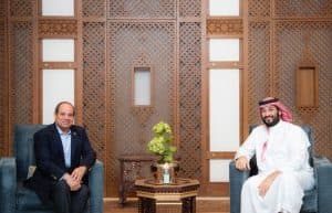 سمو ولي العهد يلتقي الرئيس المصري