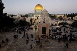 عشرات الإصابات في صفوف المصلين في اقتحام الاحتلال الإسرائيلي للمسجد الأقصى