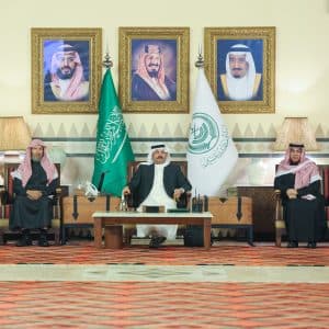أمير عسير يلتقي المشايخ ونواب القبائل بالمنطقة في الصالة الملكية بأبها