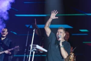 عمرو دياب يحيي ثاني حفلات العيد على مسرح بنش مارك بجدة